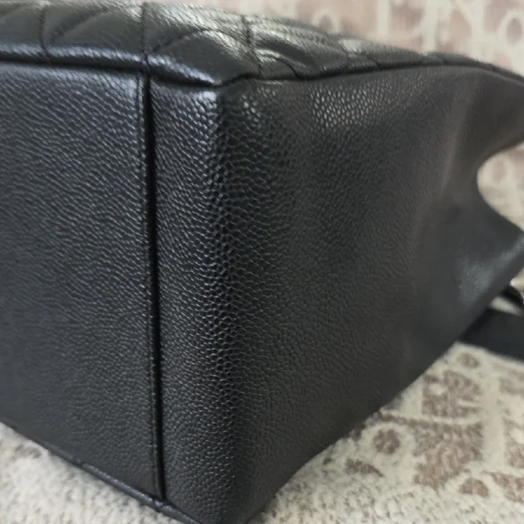 Chanel Black Quilted Shoulder Bag - Picture 7 of 14